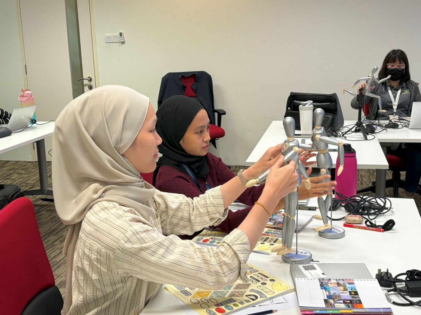 Participants working with the OSCAR figurines and workbook