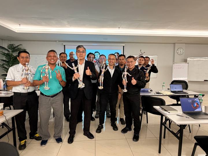 A workshop group holding their OSCAR figurines