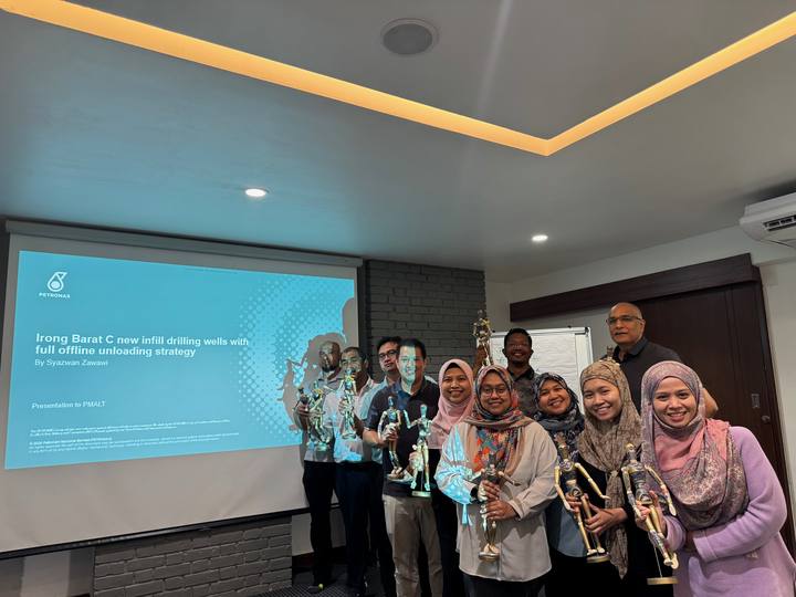 A workshop group holding their OSCAR figurines